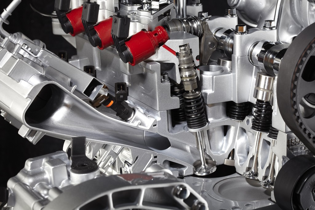 The engine is a 14 liter 4 cylinder equipped with Fiat's innovative 