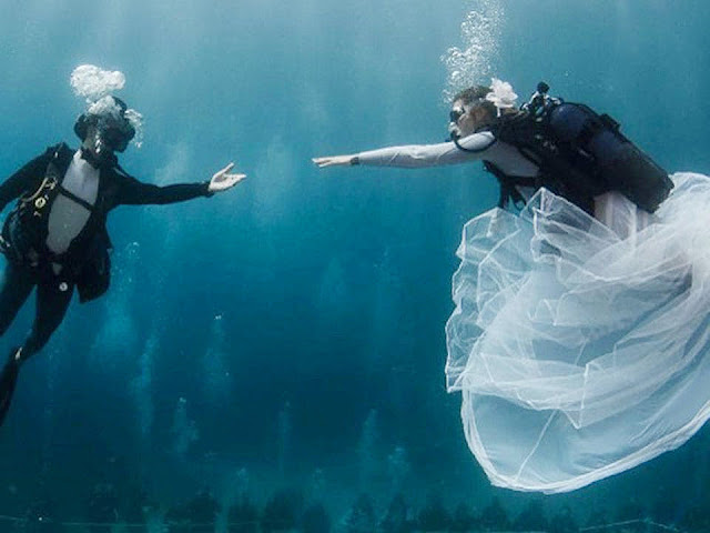 Fabulous Underwater Wedding Photographs