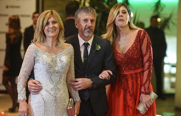 Mother, father and sister of Lionel Messi posing in the Red carpet of Messi's wedding