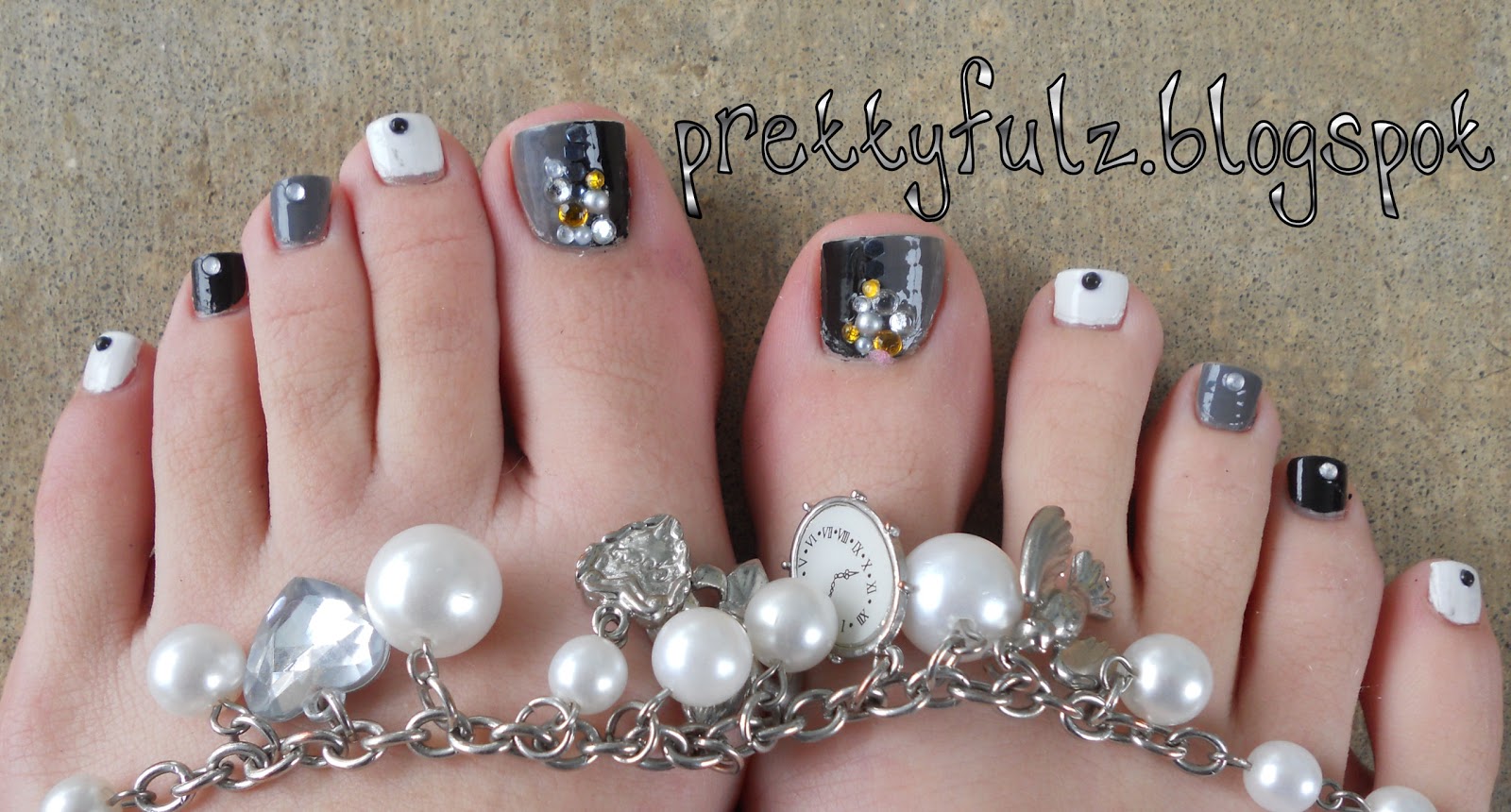 Prettyfulz: PEDICURE NAIL ART DESIGNS Black & White Pedicure