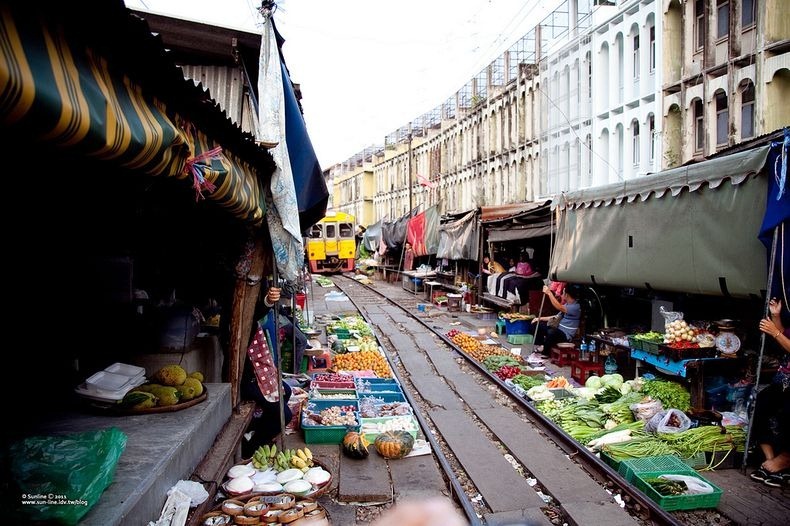 maeklong-railway-market-4 maeklong-railway-market-4