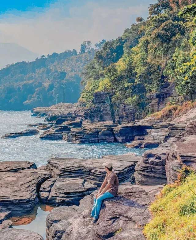 pantai batu lapis lampung
