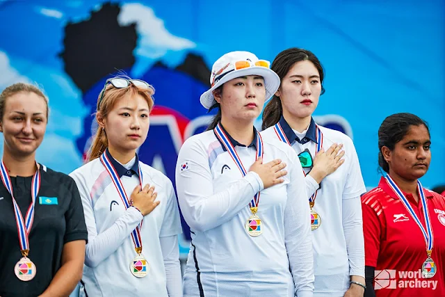 Equipe feminina da Coreia do Sul no pódio do Campeonato Asiático em 2019