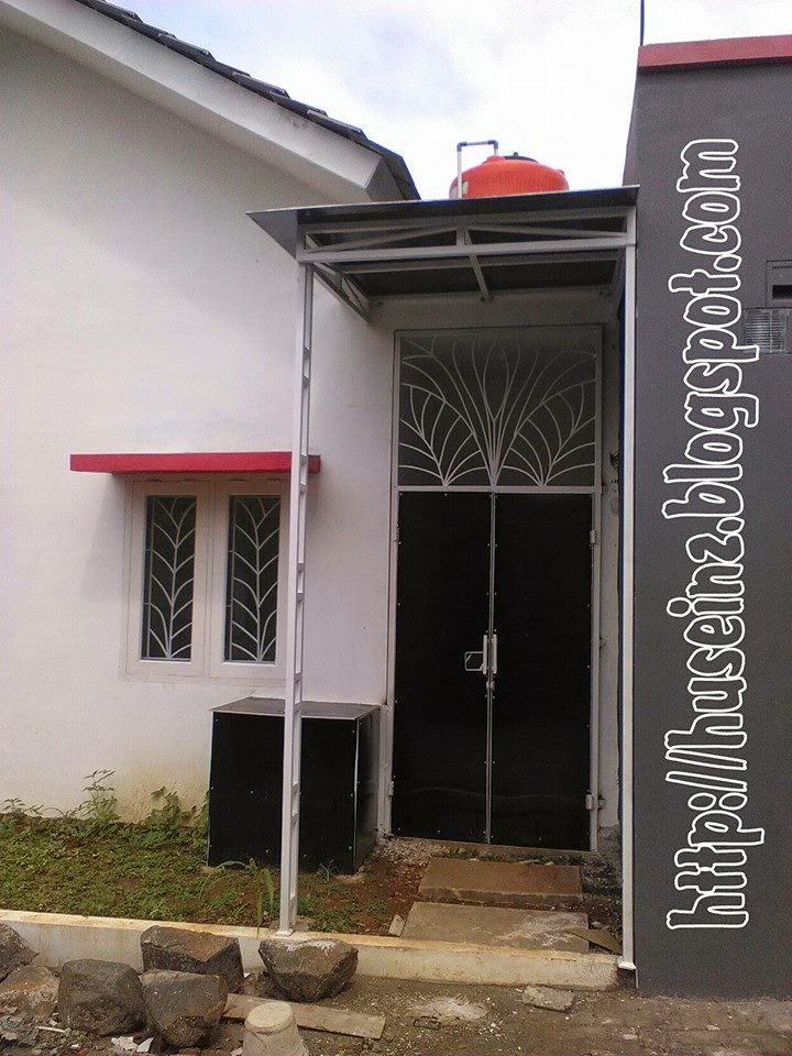 Pemasangan canopy pintu dobel teralis di villa tanah 