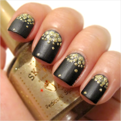 Textured Half Moon Nail Art Tutorial L'Oréal Paris Color Riche Le Nail Art Sticker 009 Poudré D'or Inspired