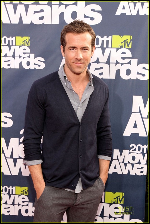 andrew-garfield-ryan-reynolds-mtv-movie-awards-2011-06