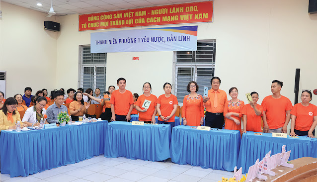 Các đội tham gia phần thi trắc nghiệm tìm hiểu  Luật Bình đẳng giới tại Cụm 1. (Ảnh: MH)