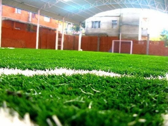 Harga Rumput Sintetis untuk Lapangan Sepak Bola Cuma Rp 150.000 per Meter
