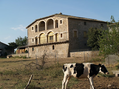 La façana sud-oest del Prat, amb galeries de grans arcades