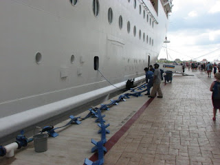 пополнение запасов пресной воды в порту на круизном корабле fresh water refill in port for cruise ship