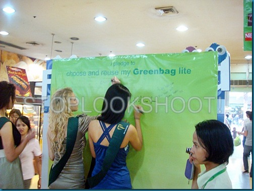 Ms. Earth 2011Candidates Supports SM Greenbag Lite