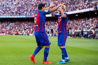 Agen Bola - Messi Bandingkan Suarez Dan Aguero