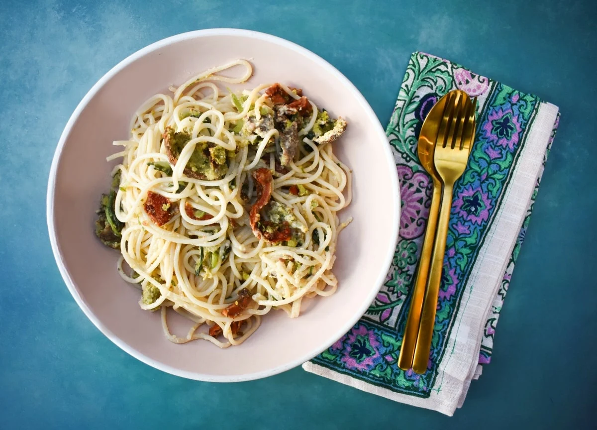 Quick & Easy Hummus Spaghetti with Falafel & Spinach