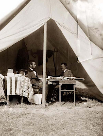 Abraham Lincoln y el General George B. McClellan