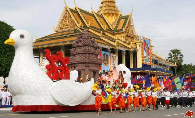 The differences between US Independence Day and Khmer Independence Day