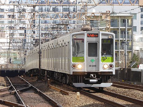 京王電鉄　快速　京王多摩センター行き15　都営10-000形250F・260F