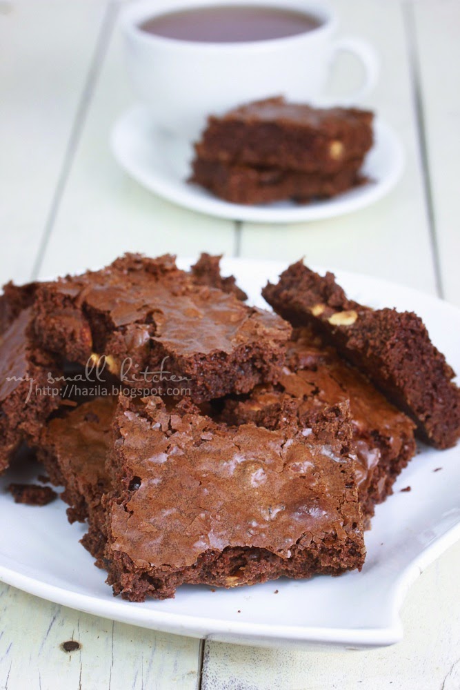 My Small Kitchen: Simple Chewy Gooey Brownies