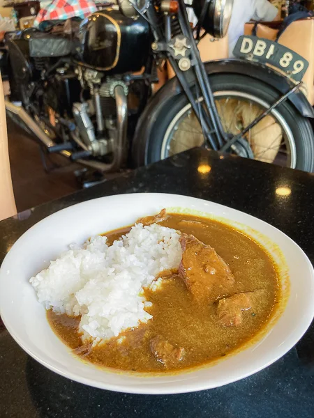 新橋『ラウンジ憩』カレー