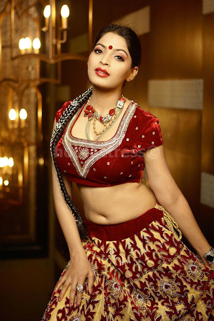 Sanchita Shetty Hot NAVEL Photos