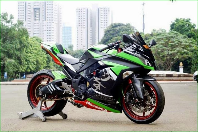  Modifikasi  Kawasaki Ninja  4 Tak 250cc Sporti Ala Moge 