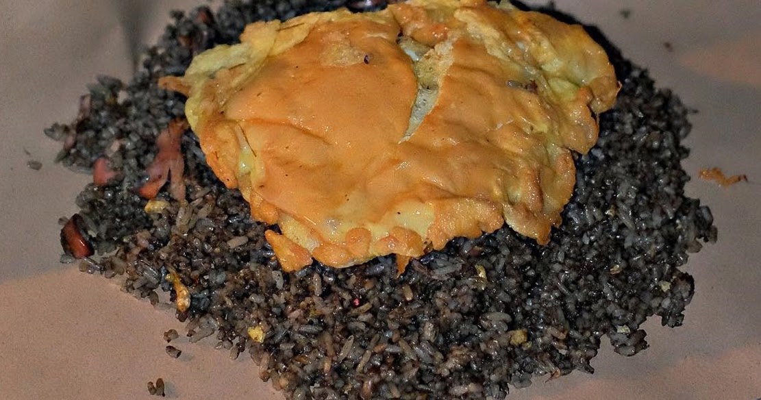 Nasi Goreng Cumi Pak Gatot, Rasa Pedas Manisnya Bikin Mata ...