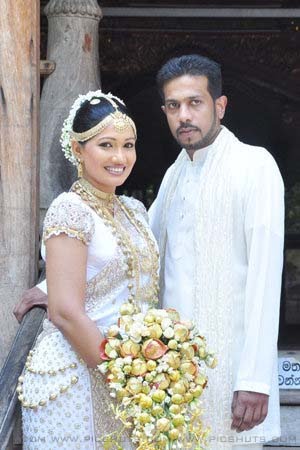 Wedding Photos of sri Lankan Famous Tele Drama Actress and Model Piymi 