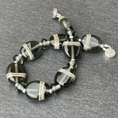 Handmade lampwork glass bead bracelet by Laura Sparling