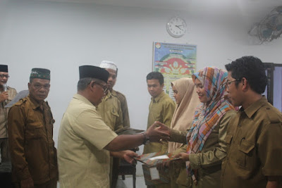 Plt. Kemenag Tanjungbalai Serahkan SK Pegawai Non PNS Tahun 2018