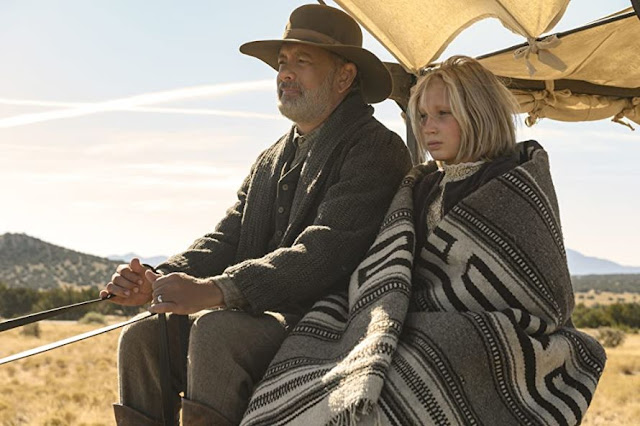 Tom Hanks y Helena Zengel. Fotograma de Universal Pictures.