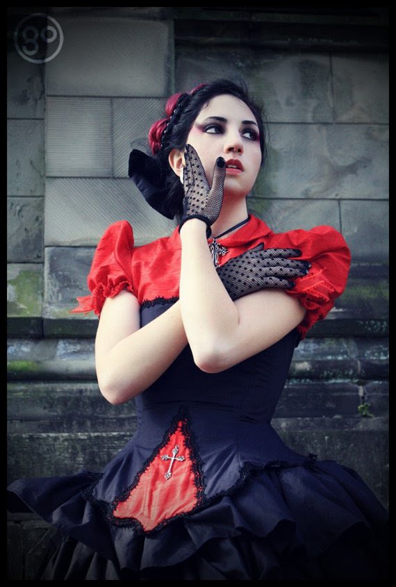 As well as Gothic Steampunk Wedding Dress this Red Black Victorian wedding