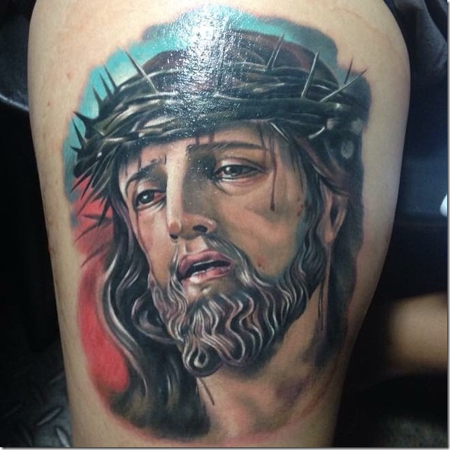 surraliste_jsus_avec_les_pines_de_la_cuisse_tatouage