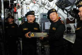 Panglima TNI Terima Brevet Kehormatan Hiu Kencana