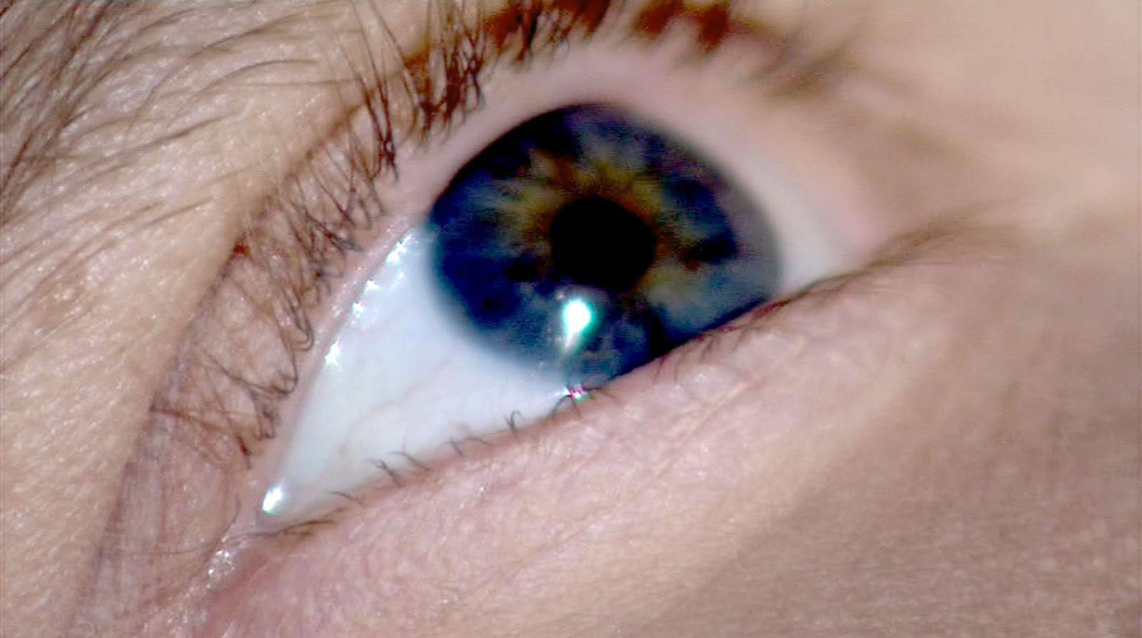 Blue eye with a thin brown ring in the iris. by eyeseyes on DeviantArt