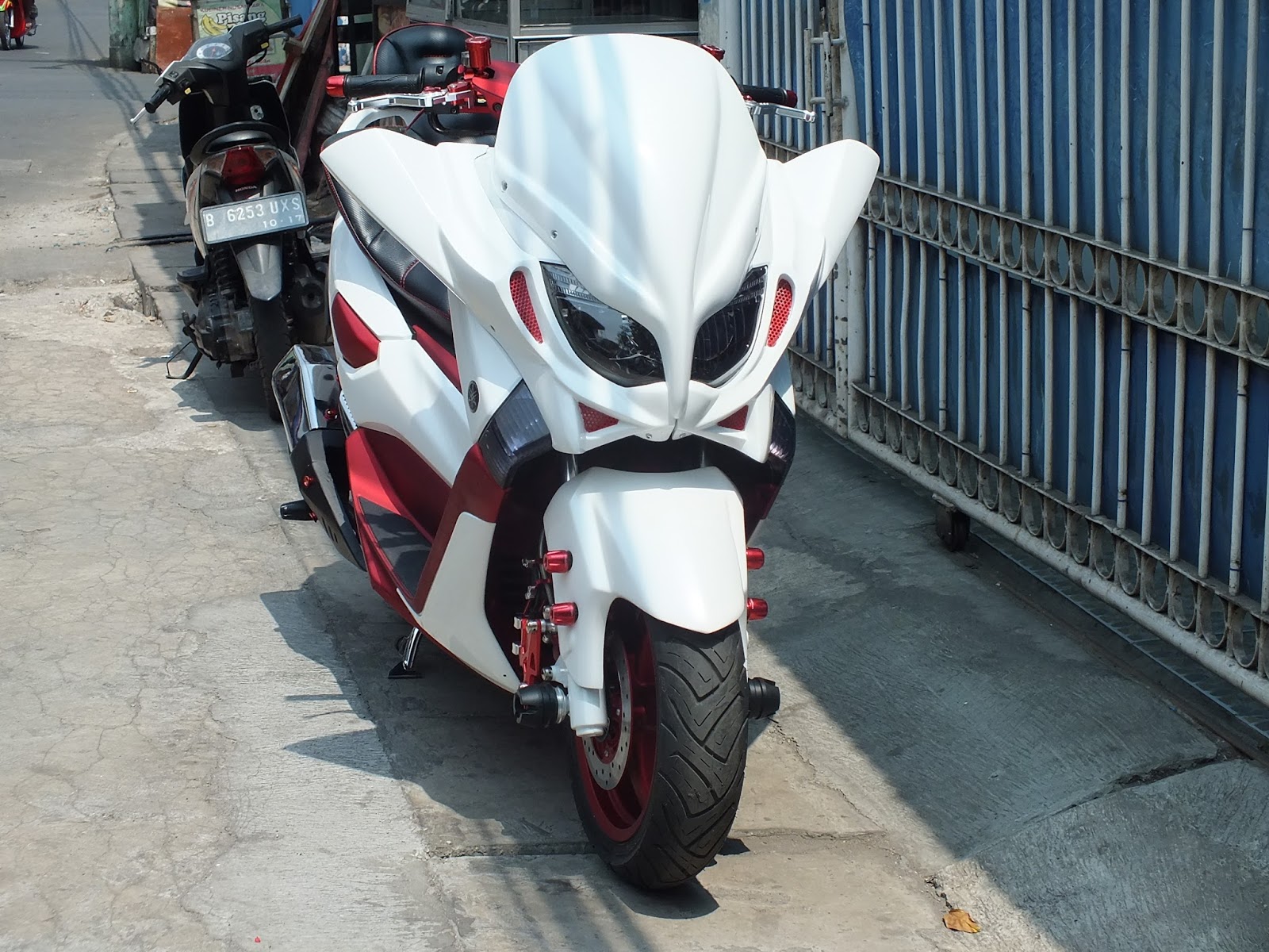 Ngecat MOTOR YAMAHA NMAX CUSTOM PAINT Putih Mutiara 