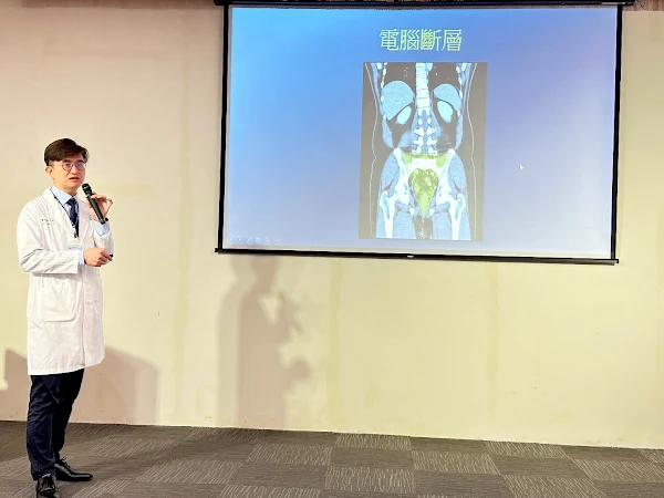 ▲超低位直腸癌是指腫瘤距離肛門口六公分以內，貼近直腸肛門吻合線。經核磁共振（MRI）顯示，王先生的直腸腫瘤非常接近肛門但並無侵犯括約肌，於去(112)年10月接受達文西手術開刀，手術傷口五處，每處僅1公分，術後完整保留肛門，追蹤半年恢復情況良好。（中醫大附醫提供）