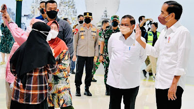 Tiba di YIA, Presiden Jokowi Sapa Penumpang, "Mau Kemana Bu, Medan Pak"