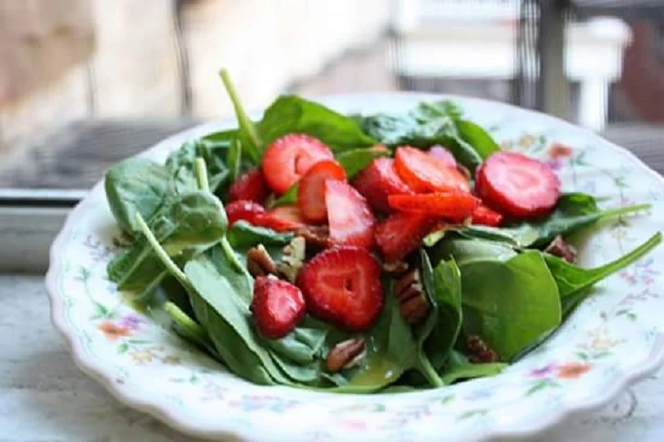 STRAWBERRY SPINACH SALAD