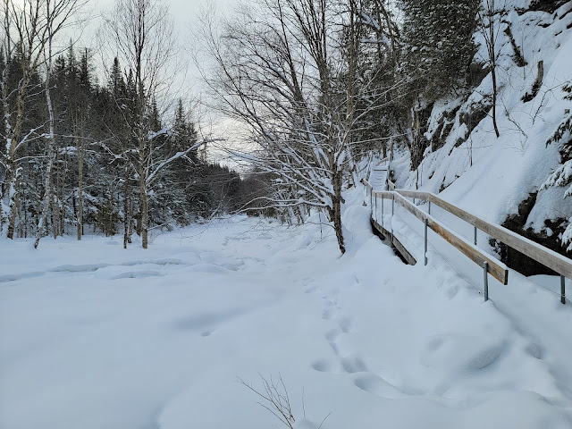 Sentier en direction du Voile de la mariée