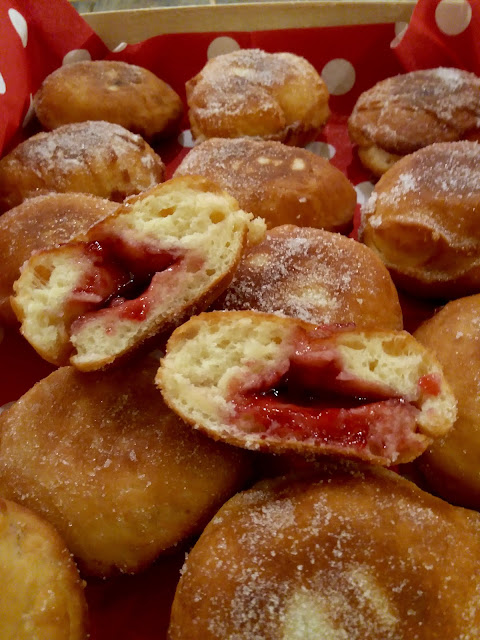 alt="beignets à la framboise"