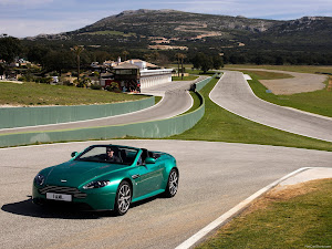 Aston Martin V8 Vantage S Roadster 2012 (4)