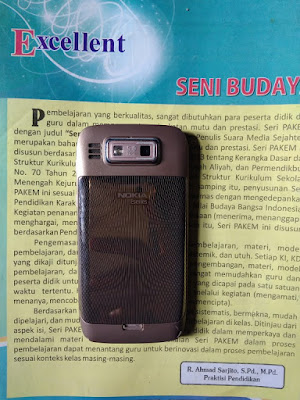 Nokia E72 dari depan (original)