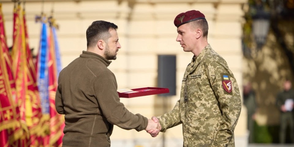 Глава держави вручив ордени Золота Зірка військовослужбовцям, яким  присвоєно звання Героя України