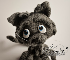 Krawka: Crochet smelly cat, wires inside, eyes and nose made from modeling clay