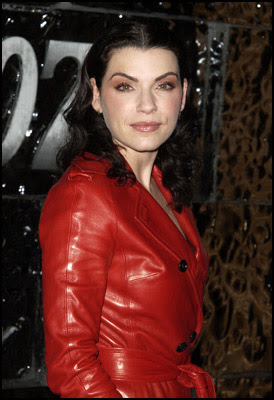 julianna margulies scrubs, juliana margulies, julianne margulies, julianna margulies pics, julianna margulies hair, julianna margulies hairstyle