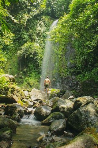 Hiking Ke wisata air Terjun Batu Basurek Sungai Geringging Padang Pariaman