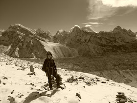 In Nepal con abbigliamento tecnico da trekking