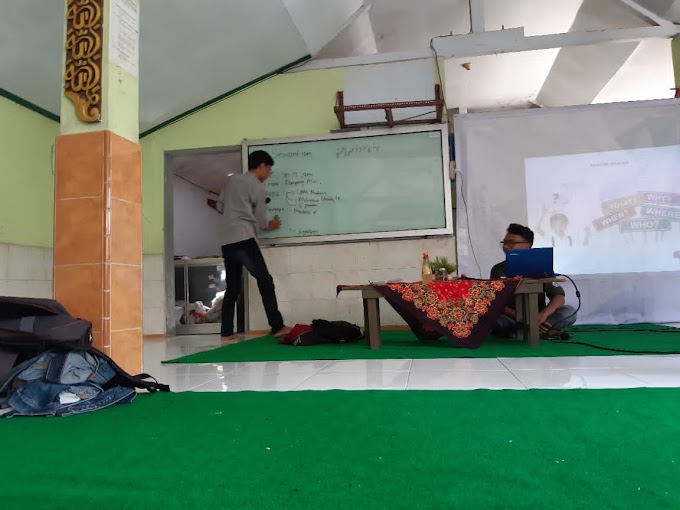 Mengisi materi PJTD Lembaga Pers Mahasiswa (LPM) Freedom Unisba di Kampung Mint Kota Blitar