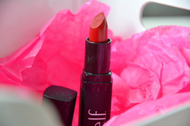 Ruby Red, le rouge à lèvres mat de ELF intense, hydratant mais pas vraiment mat 