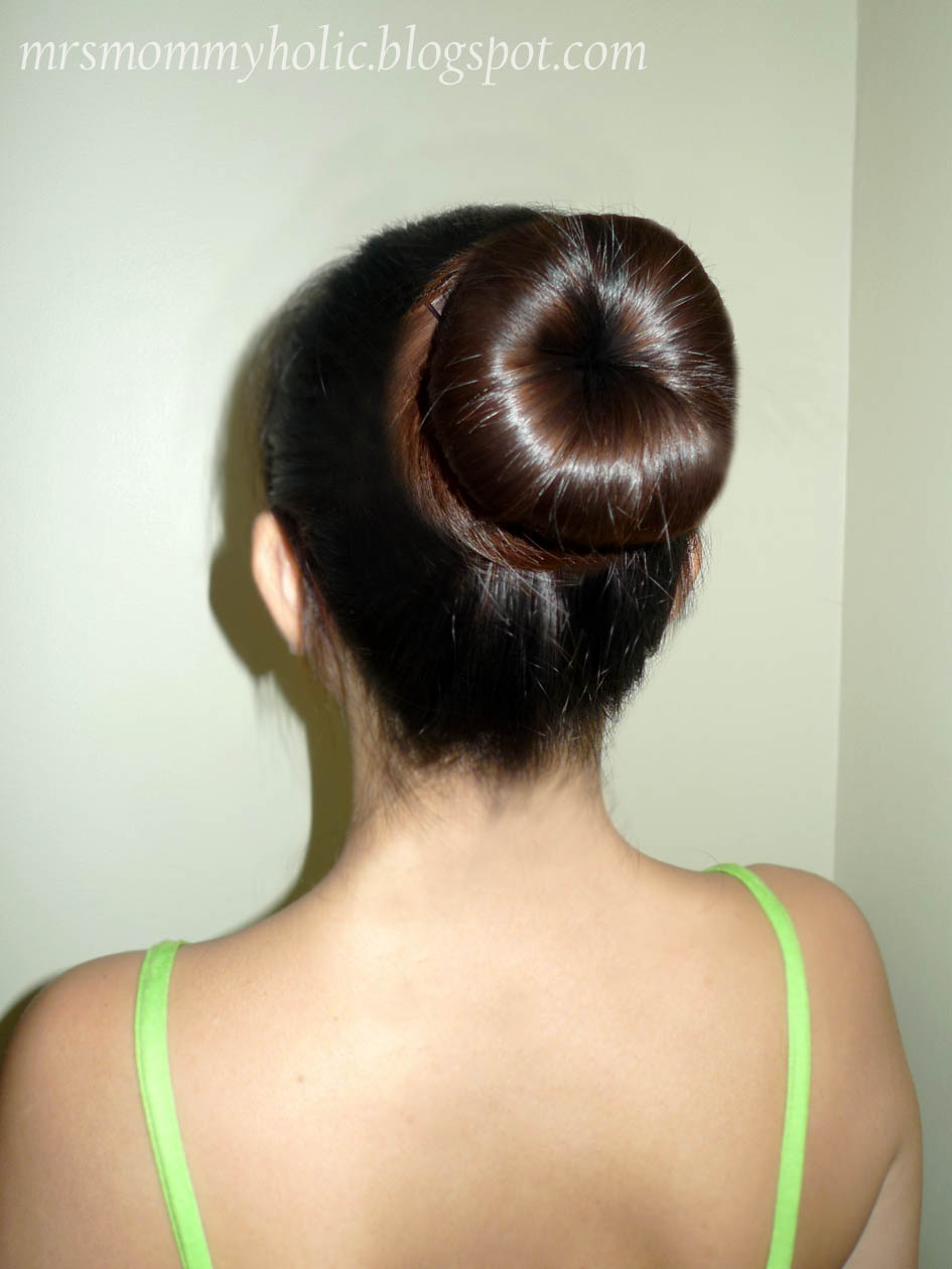 MrsMommyHolic: Easiest Hairstyle Ever: The Donut Bun