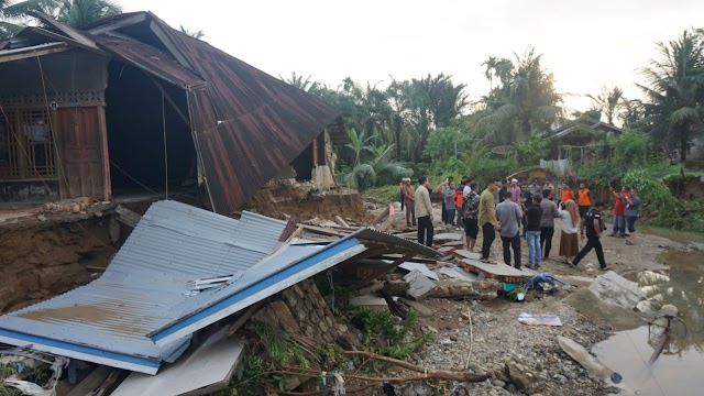 Curah Hujan Tinggi, Kawasan Pasbar Banjir di Berbagai Tempat